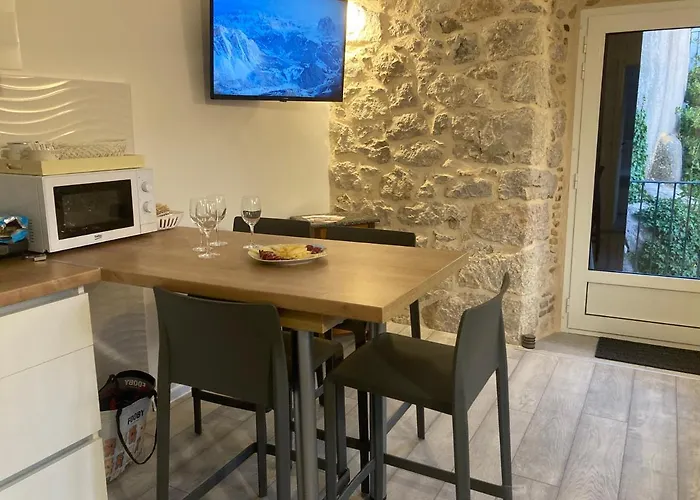 4* Posta / Butiga Couples Only Apartments