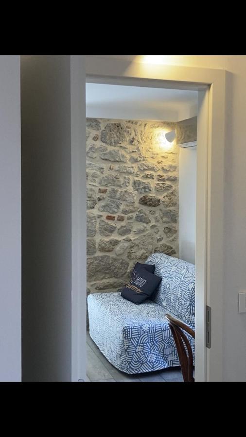 4* Posta / Butiga Couples Only